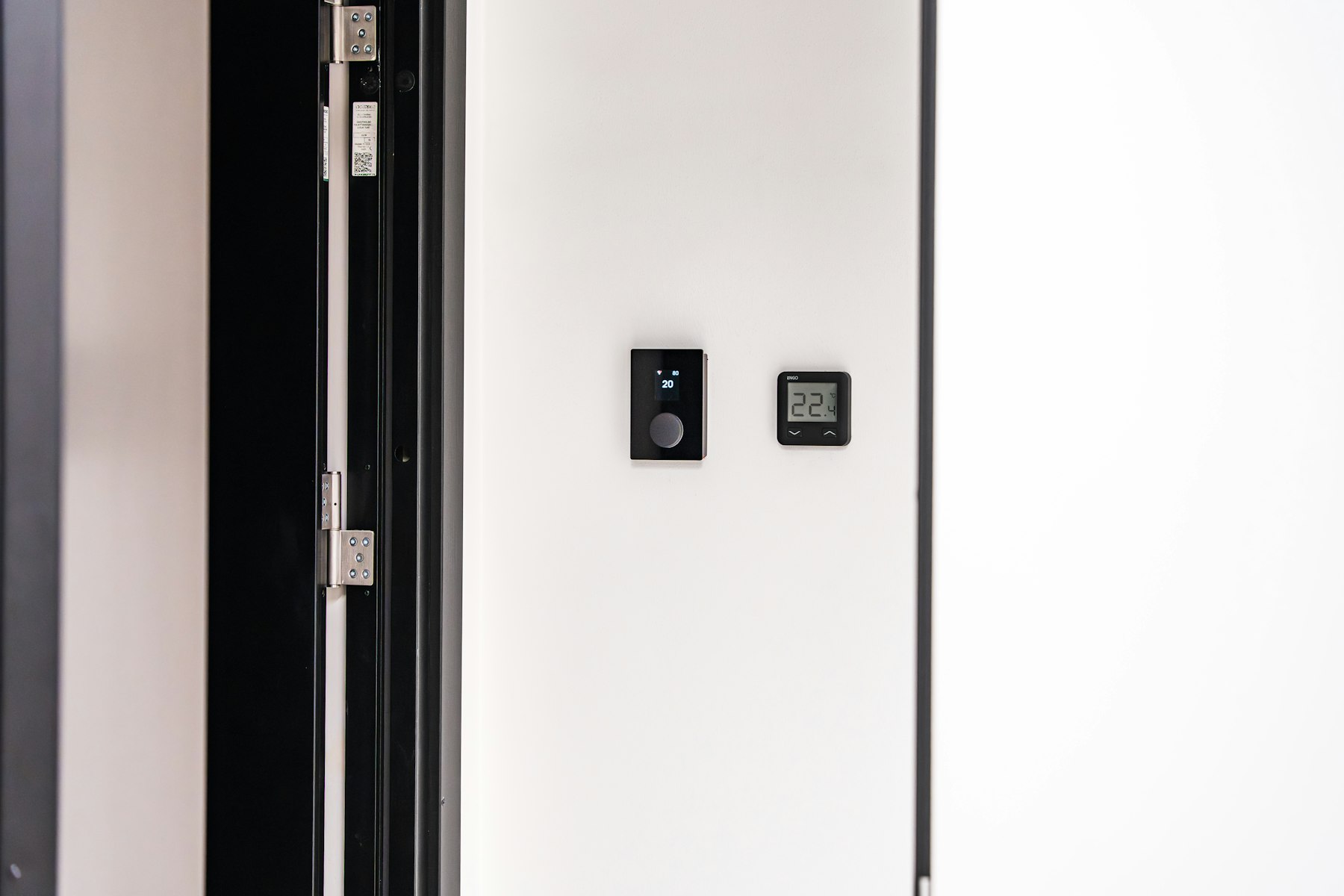 Настенная панель управления в современном интерьере